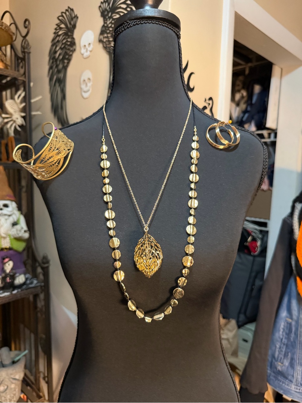 JEWELRY BUNDLE #35 Avon gold tone leaf bundle